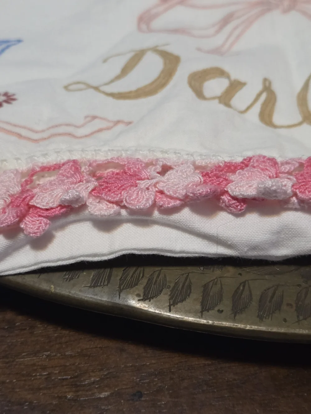 2 VTG UTICA  FLORAL STANDARD PILLOWCASES 1 Embellished Case